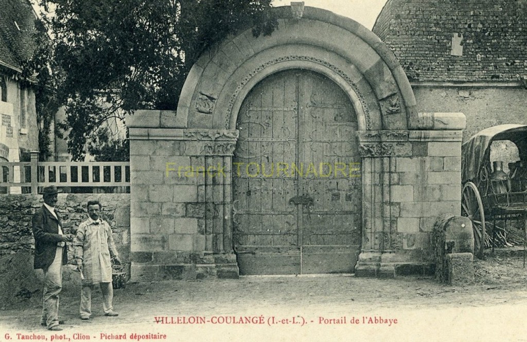 Portail de Coulangé à Villeloin en 1907